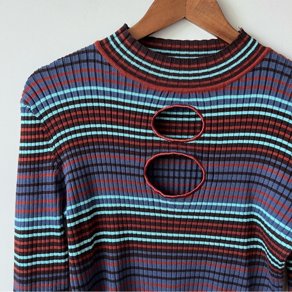 Madden NYC Cutout Top - Picture 2 of 5